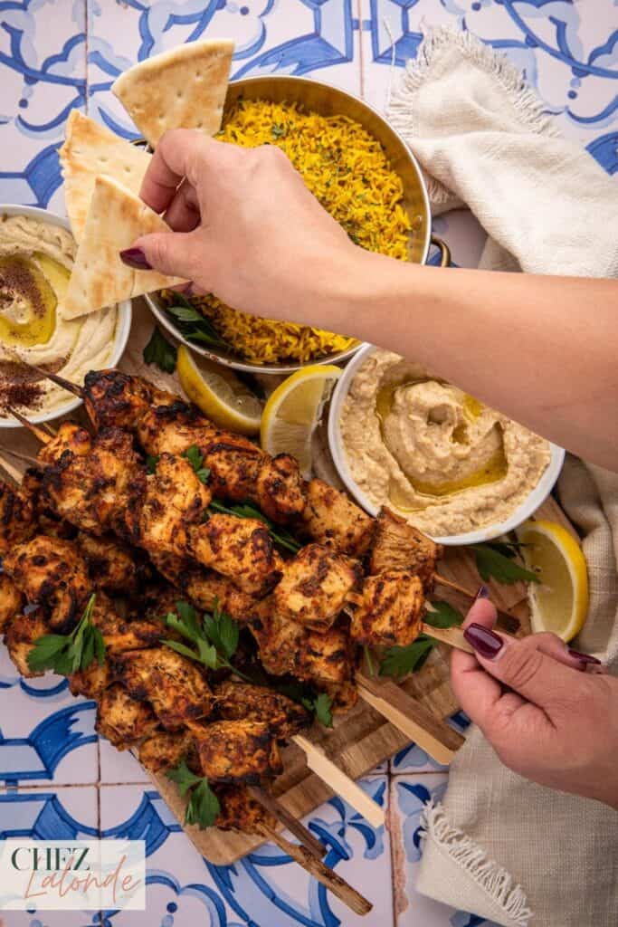When Air Fryer Shish Tawook are done cooking, you can enjoy it with Hummus, baba Ganoush, and Pita Bread.