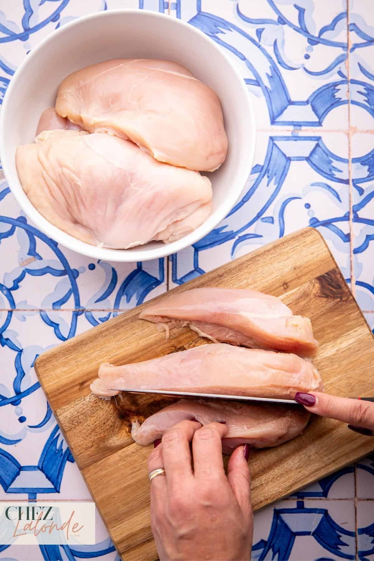 Unpack the chicken breasts and give them a quick rinse under cold water. Gently pat them dry using clean paper towels. Slice the chicken lengthwise.